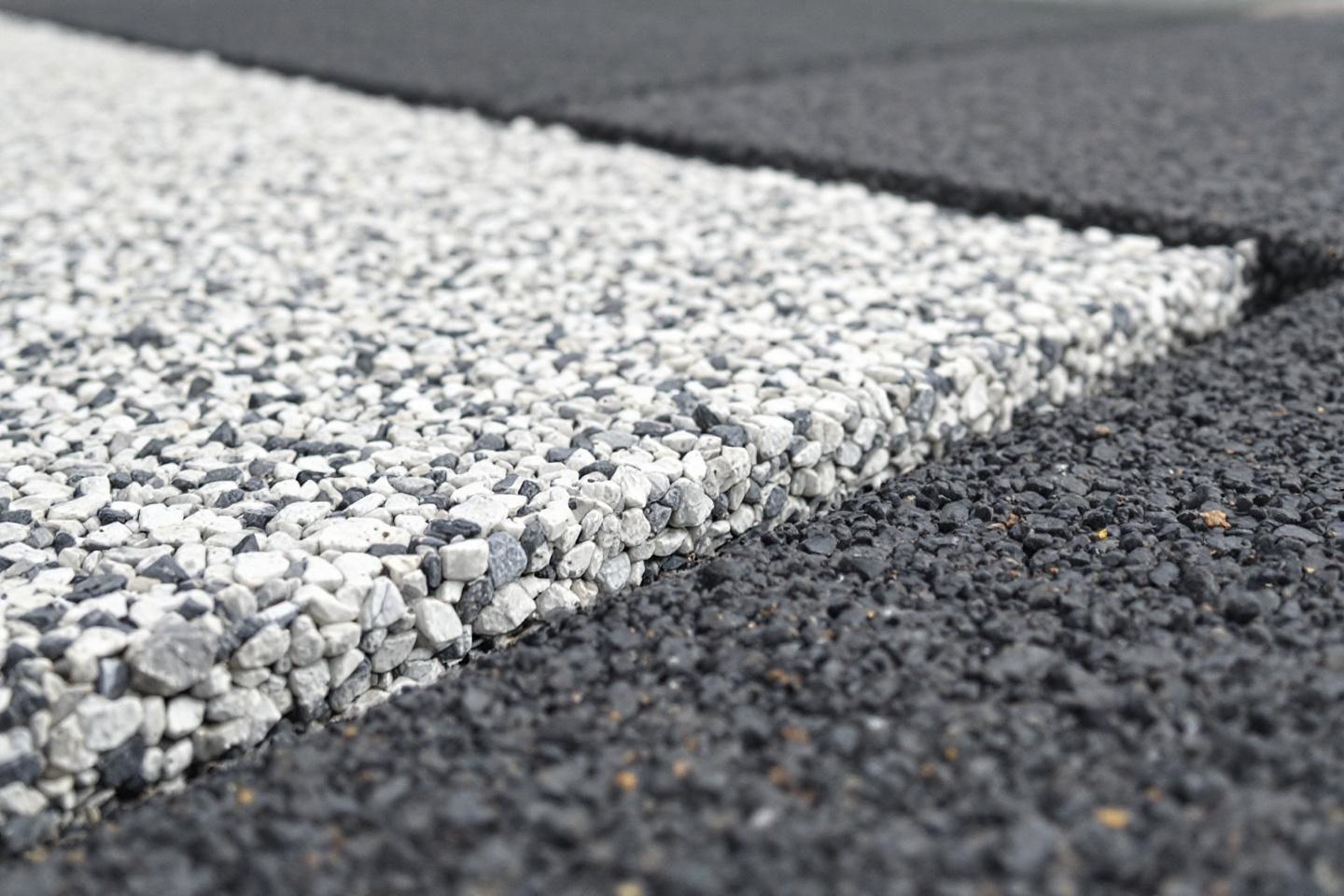 Béton désactivé ou enrobé : quel revêtement choisir ?