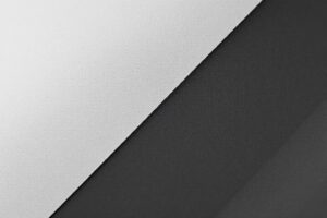 Faut-il couper le papier peint dans les angles ?