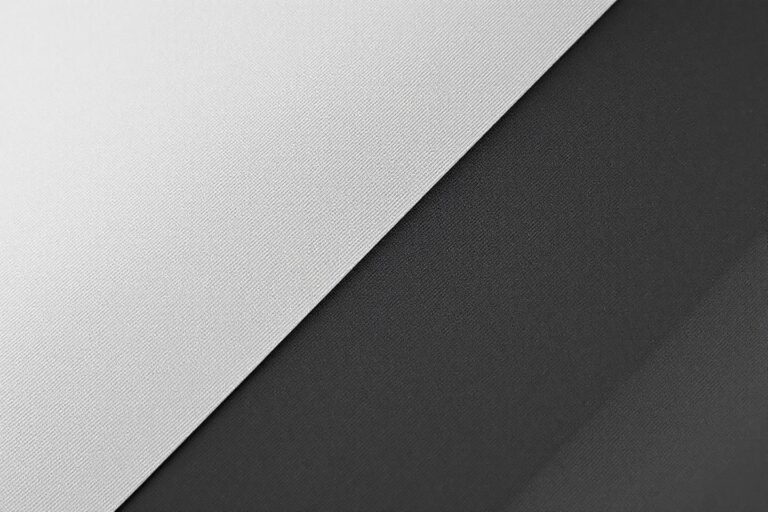 Faut-il couper le papier peint dans les angles ?